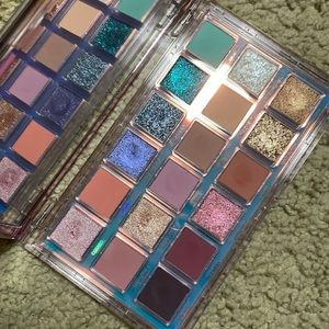 Huda beauty mercury retrograde eyeshadow Palette